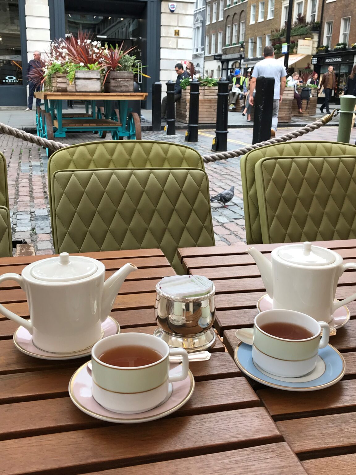 【イギリスの紅茶を巡る旅】ロンドン・コベントガーデンのラデュレでティータイム Flower ＆ Tea RN Living